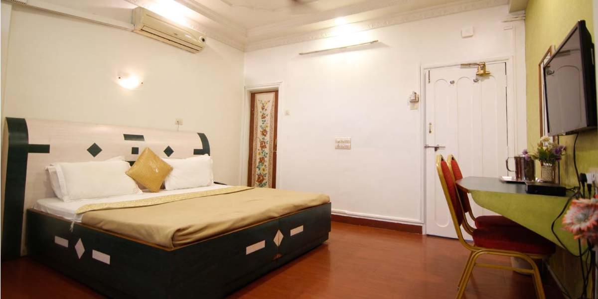 Hotel Tushar Pune Exterior photo